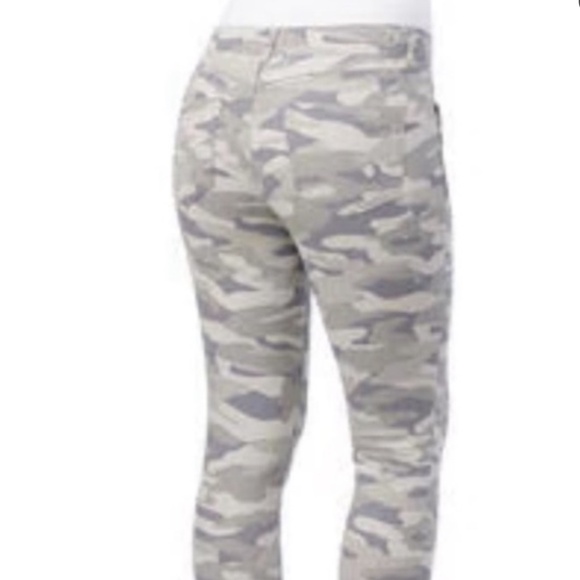 Democracy AB Solution Camo Jogger Jeans Women’s Size 2 - Picture 2 of 10